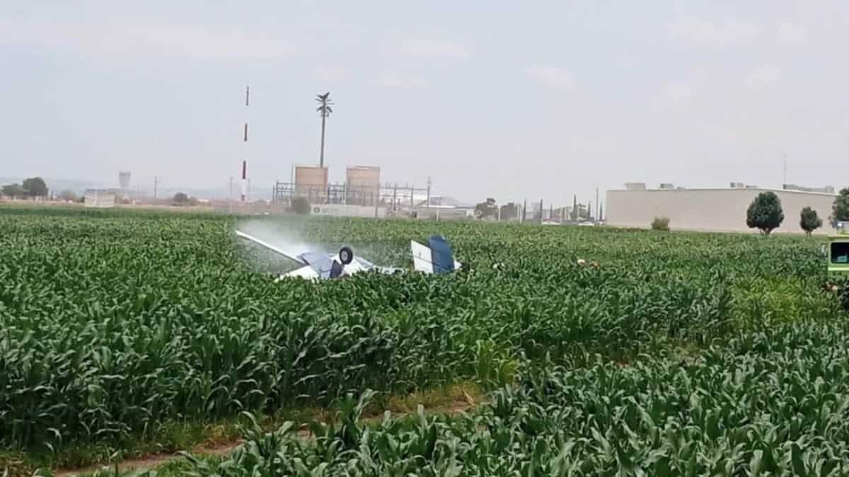 Dos personas murieron tras desplome de avioneta en Querétaro