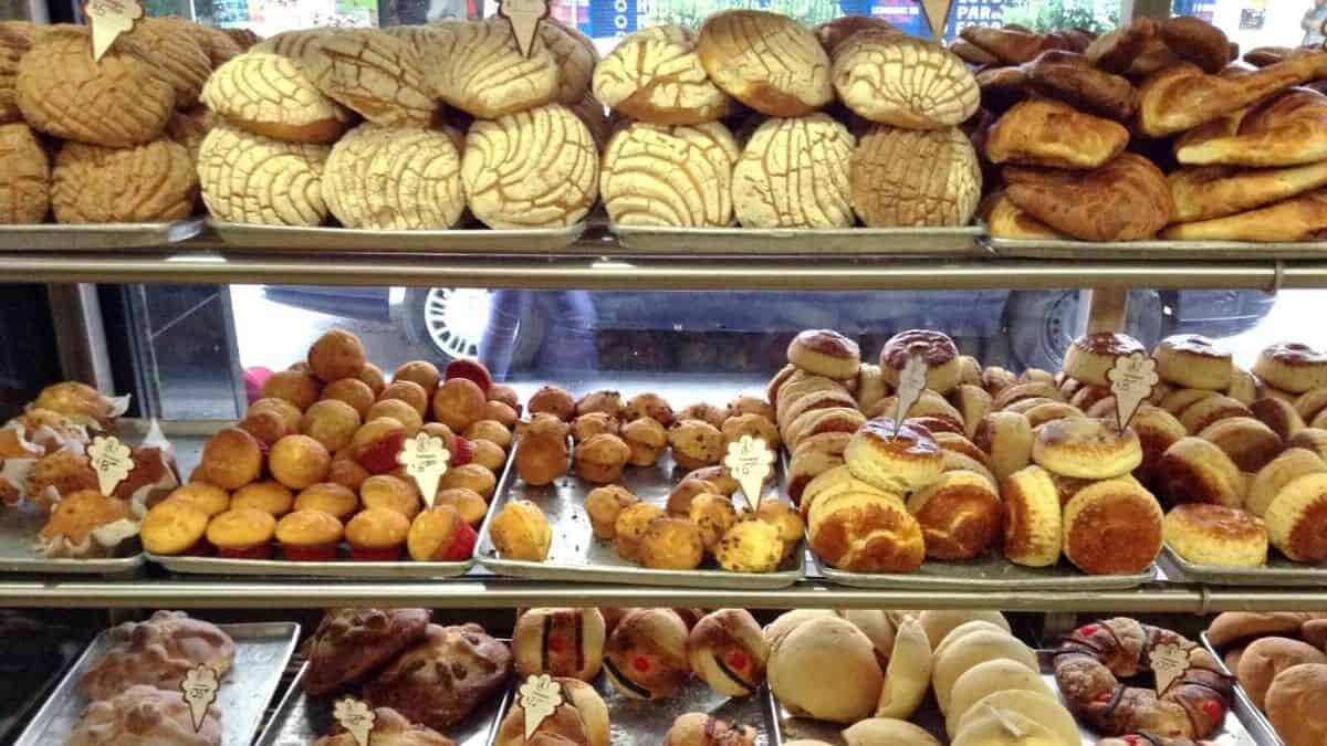 Otorgan descuento en panaderías a adultos mayores