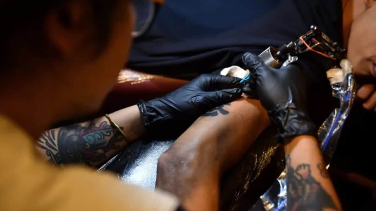 Señala UNAM que 32% de los mexicanos tienen un tatuaje