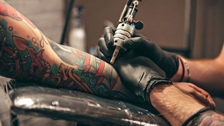 UNAM revela que 32% de los mexicanos tienen un tatuaje