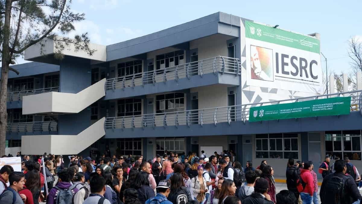 Consienten a servidores públicos de CDMX con 2 por 1 en cines