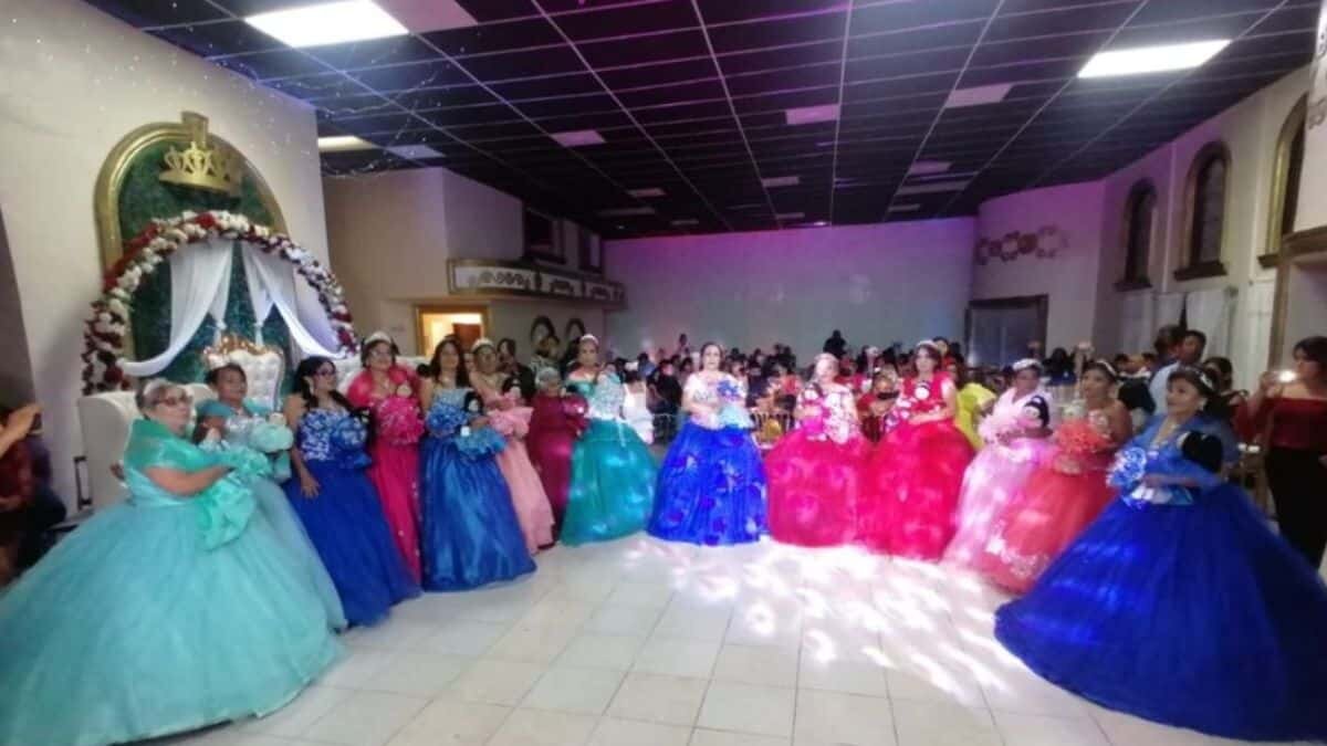 Festejan abuelitas 50 años como quinceañeras