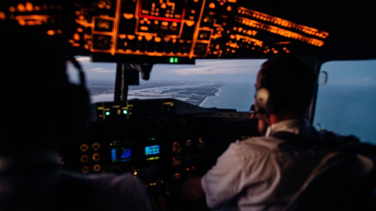 ¡Las mujeres en los cielos! Aeroméxico lanza becas para piloto o sobrecargo