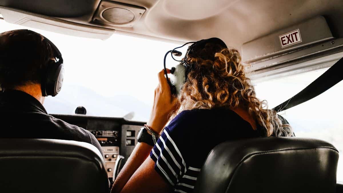 ¡Las mujeres en los cielos! Aeroméxico lanza becas para piloto o sobrecargo