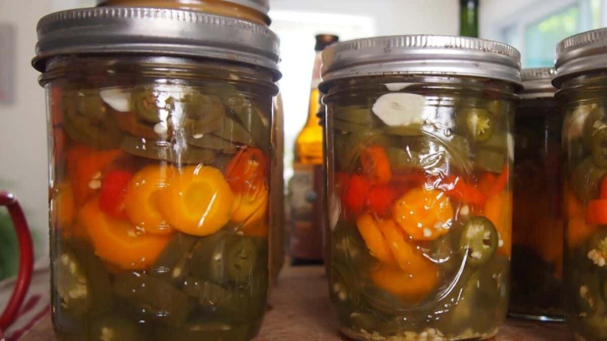 Deleita tu paladar con estas rajas en vinagre caseras