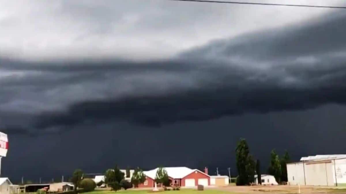 Conoce el origen de la extraña nube embudo captada en México