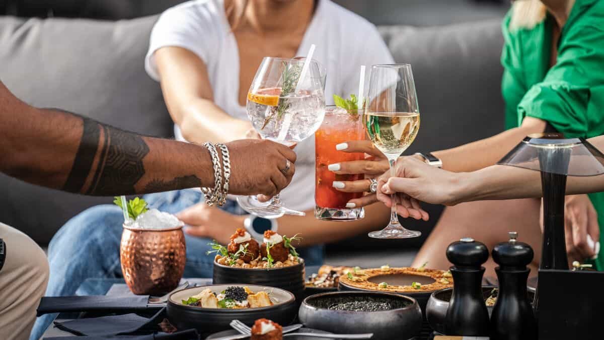 Aquí te contamos qué es mejor para tu salud: el vino o la cerveza